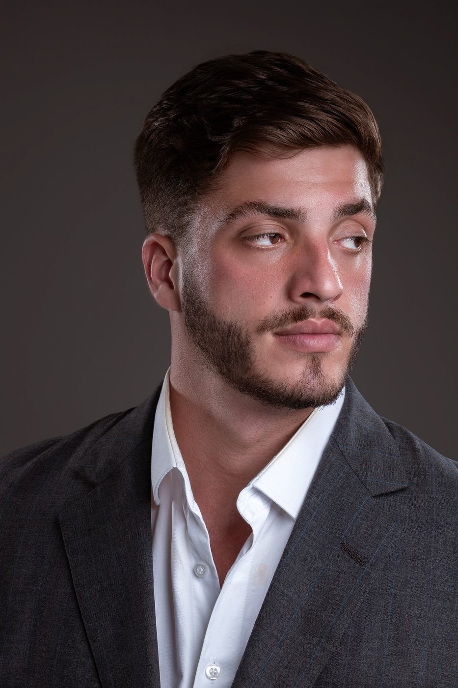 Retrato corporativo masculino em estúdio